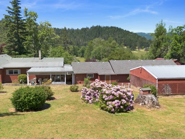 3301 Colonial Rd, Roseburg, OR 97471