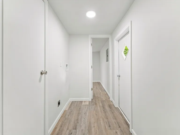 125 Evergreen St — Photo 4