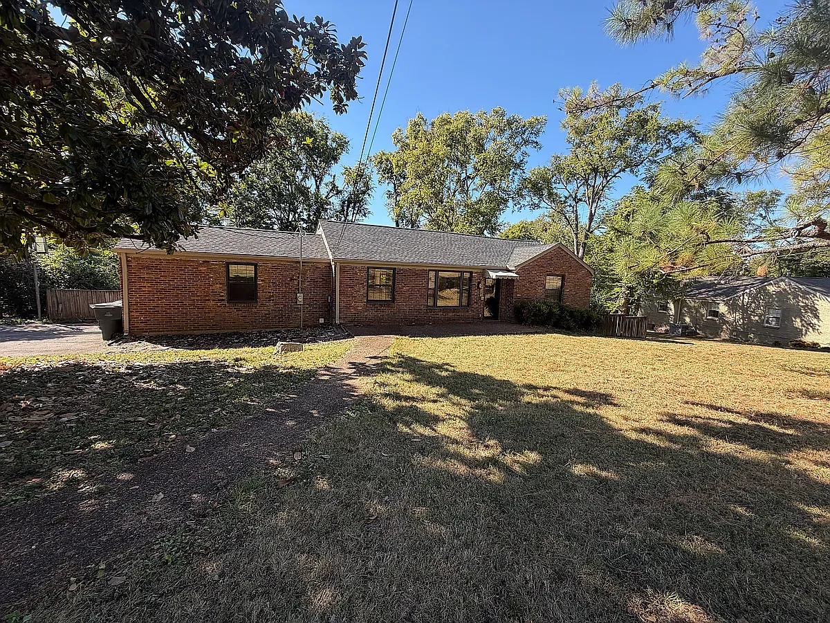 3 bed, 1500 sqft, $2,800 — Photo 2