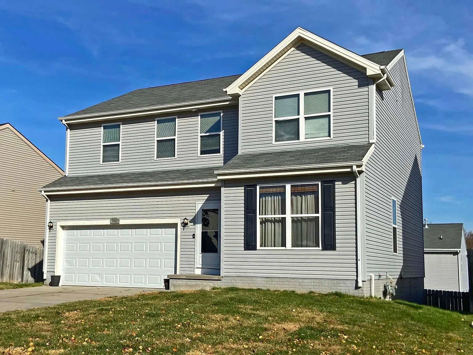4 bed, 2.5 bath, 2200 sqft, $2,000 — Photo 1