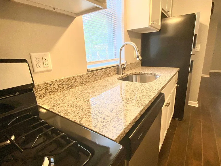 1514 Main St #1 — Photo 4