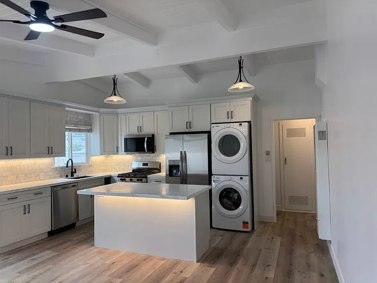 1401 Manhattan Beach Blvd — Photo 3