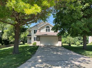 103 Thornhill Dr SW, Poplar Grove, IL 61065