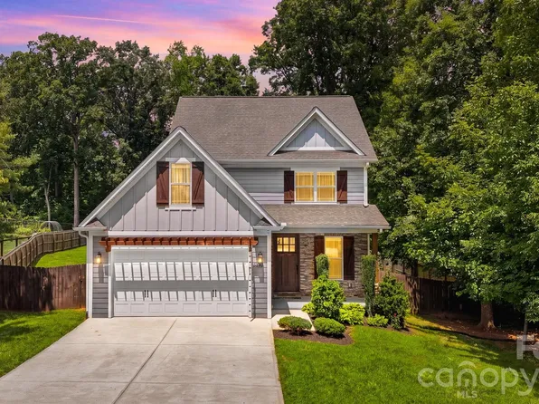 5810 Dwayne Starnes Dr, Hickory, NC 28602