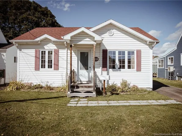 223 Dover St, Campbellton, NB E3N 1R5