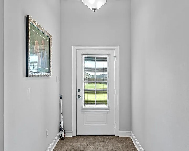 120 Saint Edmunds Way — Photo 4