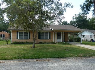 725 Concordia A Dr, Bellville, TX 77418