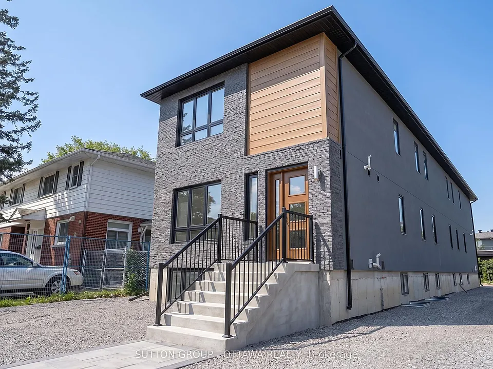 944 Woodroffe Ave