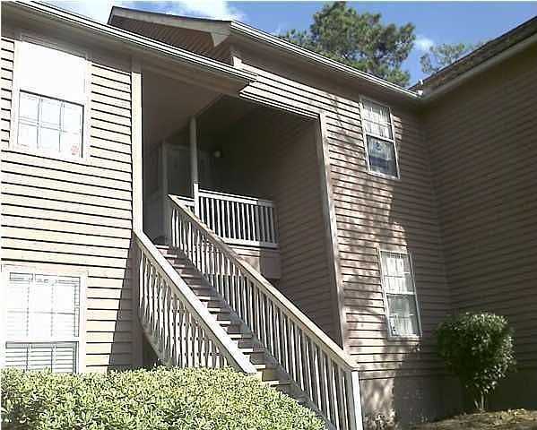 Convenient upstairs condo