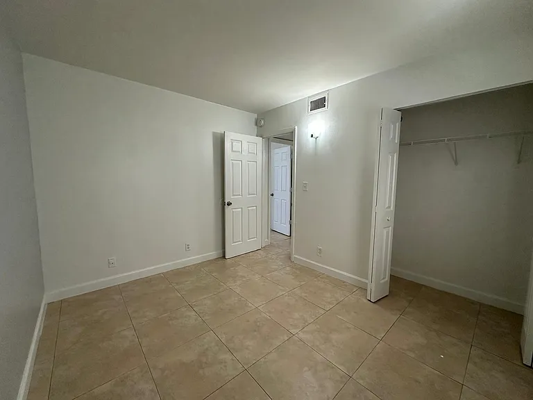 2705 NE 9th Ave — Photo 19