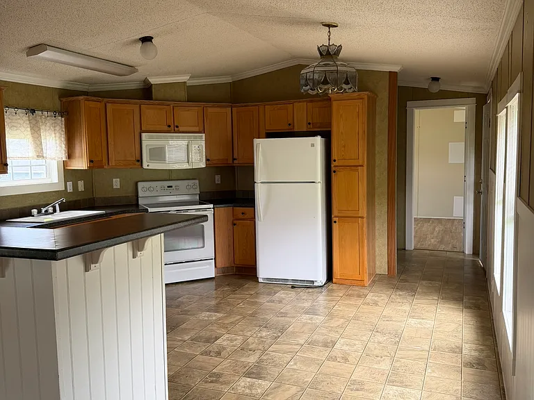 144 McCallister Rd — Photo 3