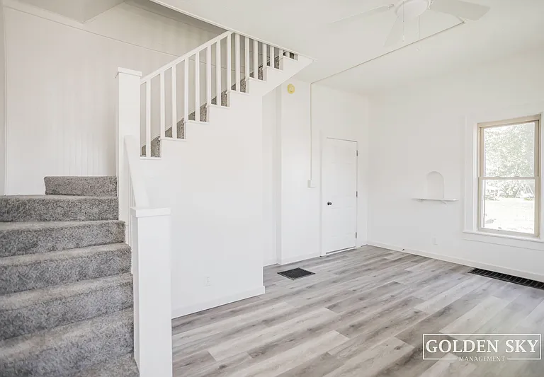 216 S Dill St — Photo 3
