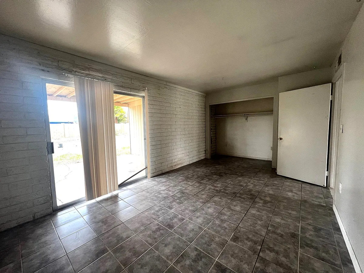 Building Photo - 1820 W Wikieup Ln