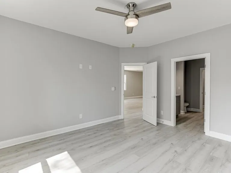 1641 E Broad St — Photo 14