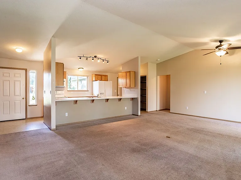 2217 SW Lava Ct — Photo 5