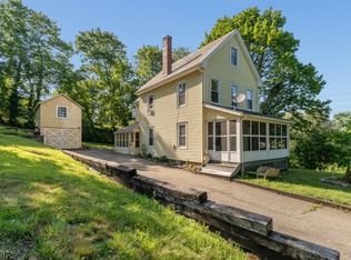 9 Central St, Lebanon Boro, NJ 08833