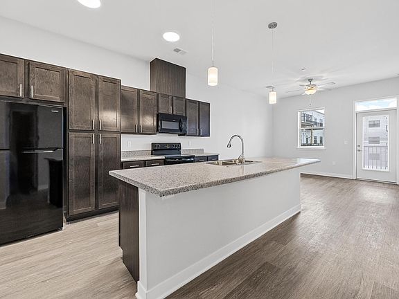 2nd image of 501 4th Ave SE #2B-2Ba-892Sqft