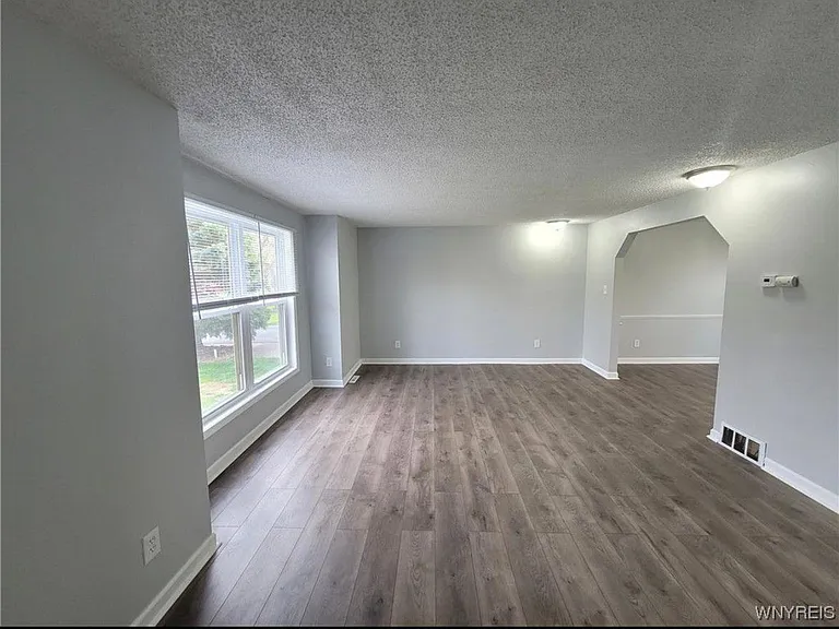 48 Taverly Dr — Photo 8