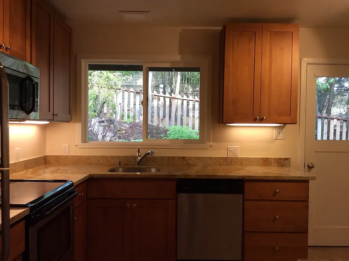 A 2-3 bedroom / 1 bathroom apartment in iconic San Anselmo — Photo 2