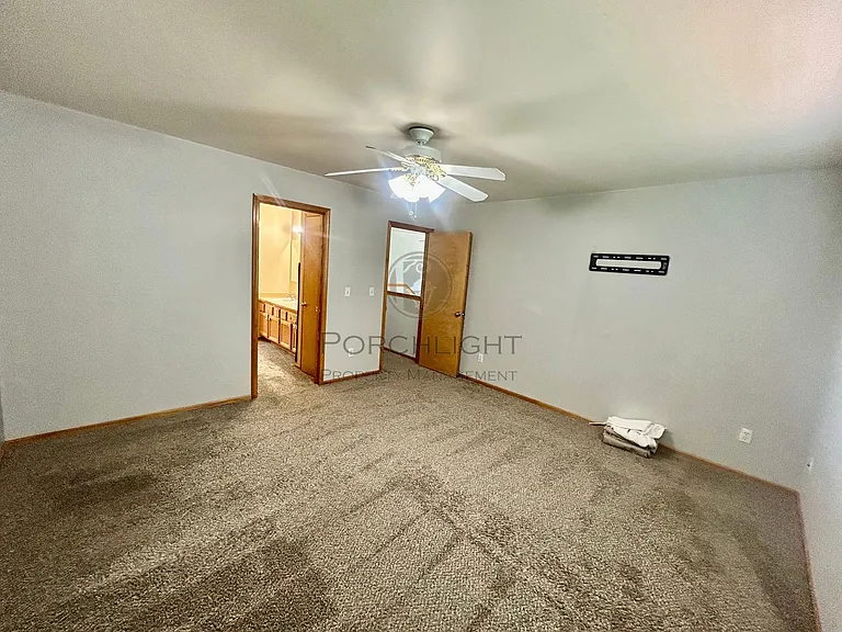 804 E Maberry Dr — Photo 18