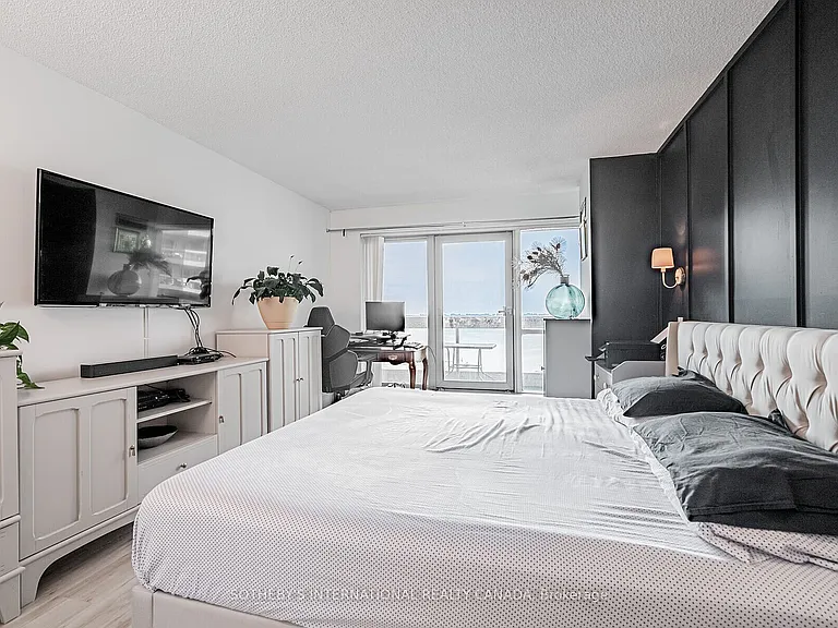 10 Yonge St #1012 — Photo 12