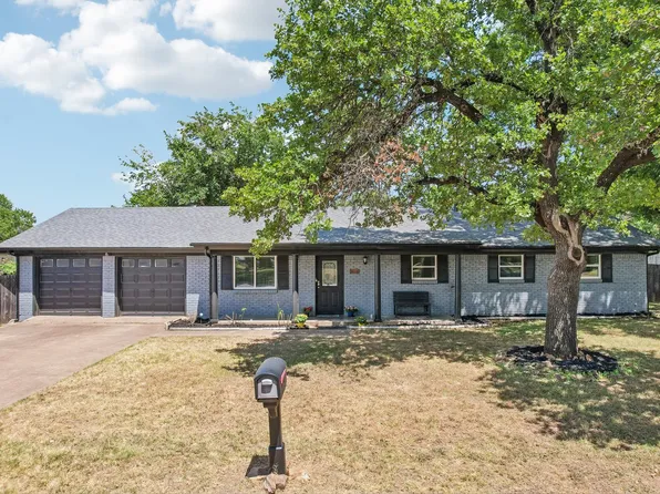 1224 Trailwood Dr, Hurst, TX 76053