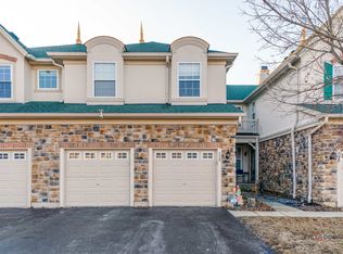 330 Bay Tree Cir, Vernon Hills, IL 60061