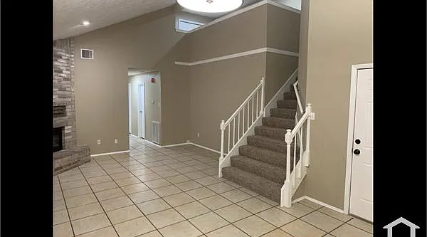 22112 Diane Dr — Photo 2