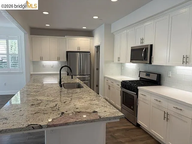 4 bed, 3.0 bath, 2503 sqft, $4,500 — Photo 4