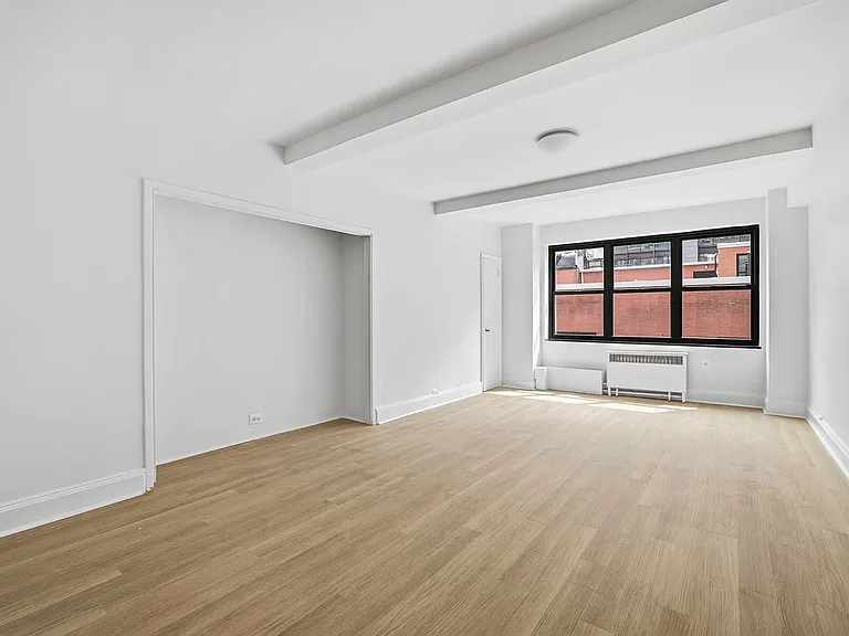 310 E 44th St #819 — Photo 1