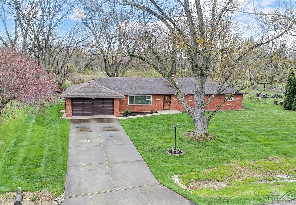 1st image of 906 Grove Hill Dr