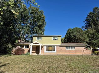 1299 Winchcombe Dr, Bloomfield Hills, MI 48304