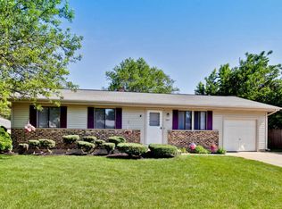 987 Camelot Dr, Crystal Lake, IL 60014