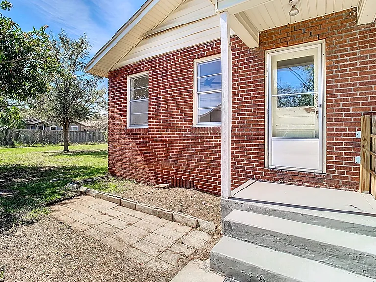 401 E Lambright St — Photo 34
