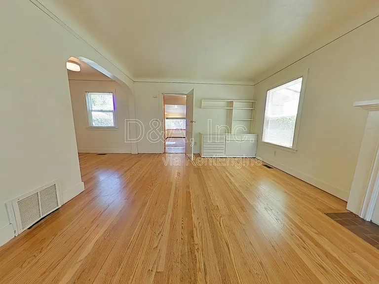 337 NW 23rd St — Photo 4