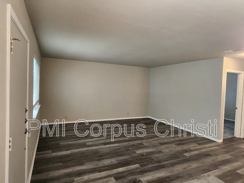 2 bed, 1.0 bath, 876 sqft, $1,230 — Photo 3