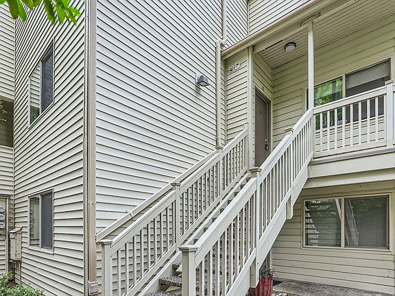 2nd image of 11241 NE 68th St #A10