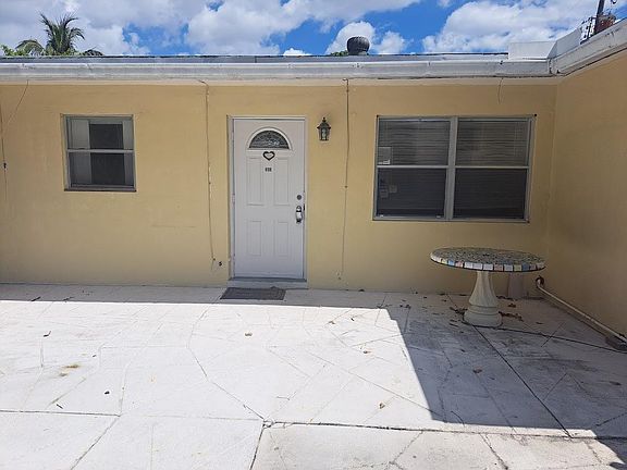 2nd image of 604 NE 12th Ave #606