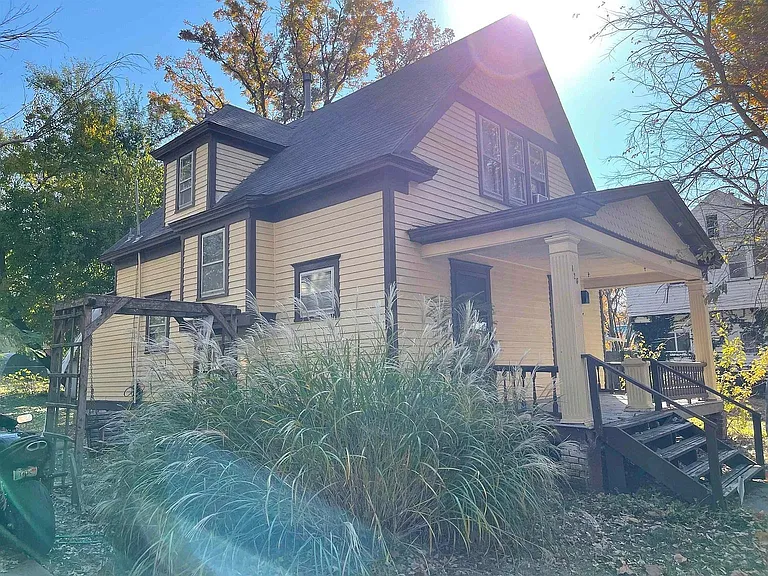 126 SW Buchanan St — Photo 2