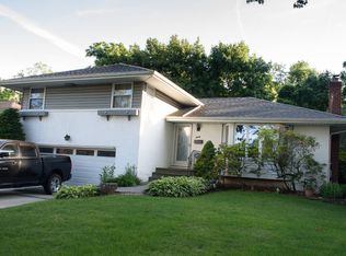 30 Cedar Rd, Westbury, NY 11590