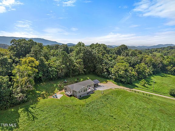 4th image of 1085 Fox Ford Rd