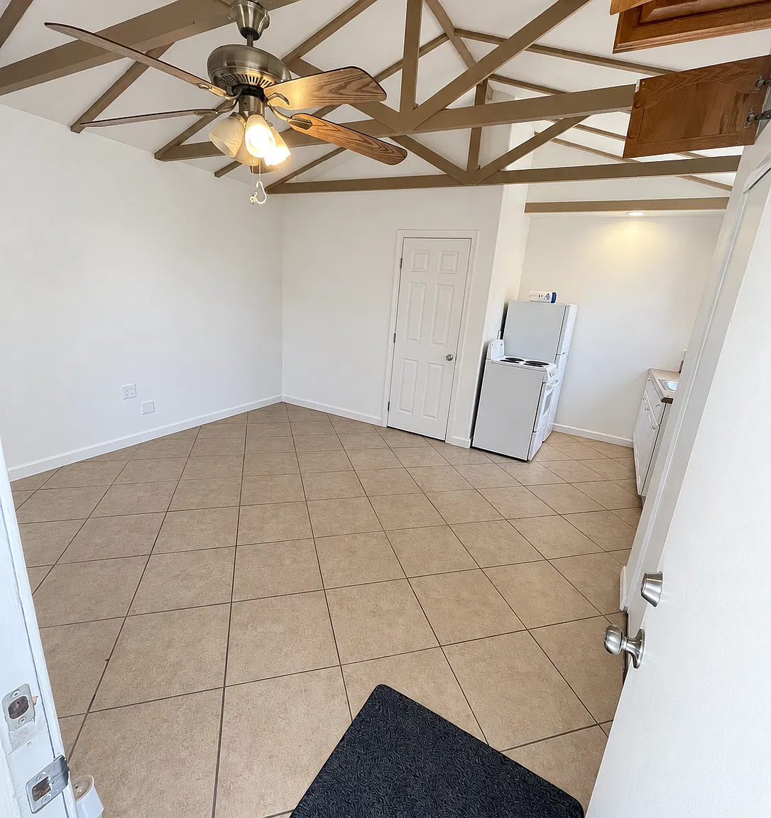 Studio, 400 sqft, $1,549 — Photo 2