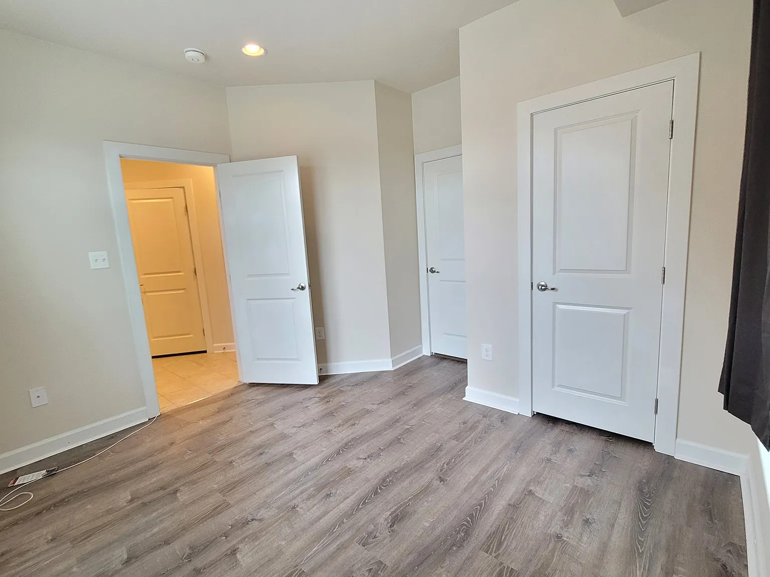 4 bed, 4.5 bath, 2500 sqft, $3,400 — Photo 4