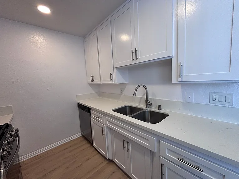 12323 Texas Ave — Photo 9