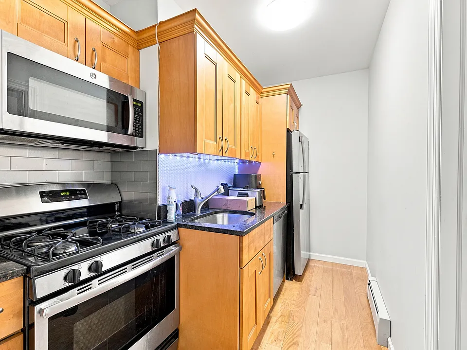 28 1st St #2