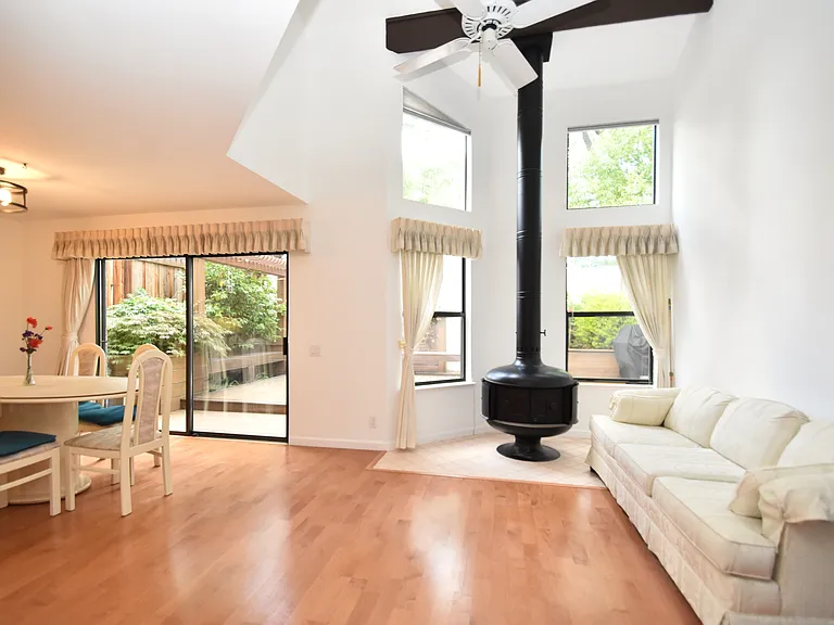 4614 Corrida Cir — Photo 2