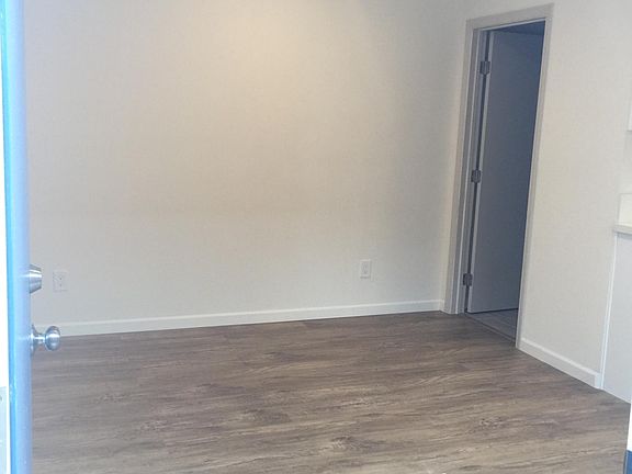 4th image of 604 Jewell Dr