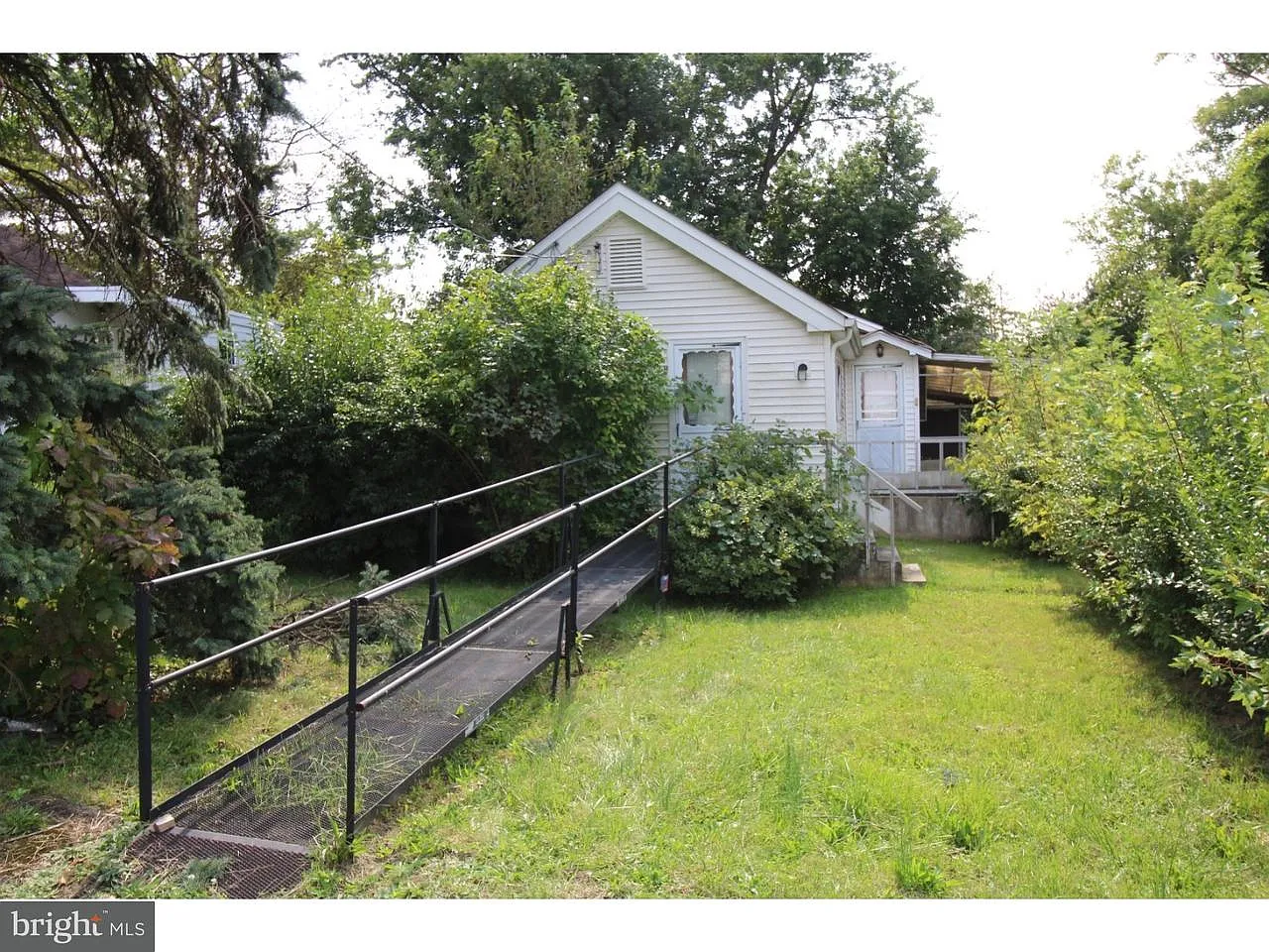 2144 Green Ave photo 1