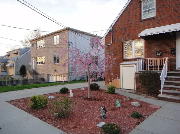 171 Charles St, Secaucus, NJ 07094