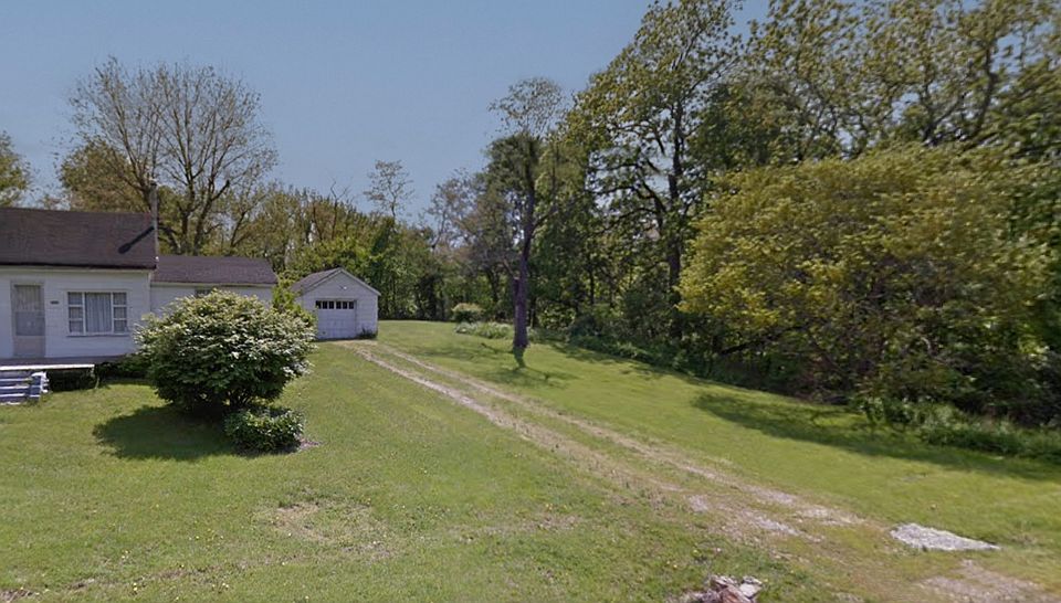 1st image of 320 Le Claire St